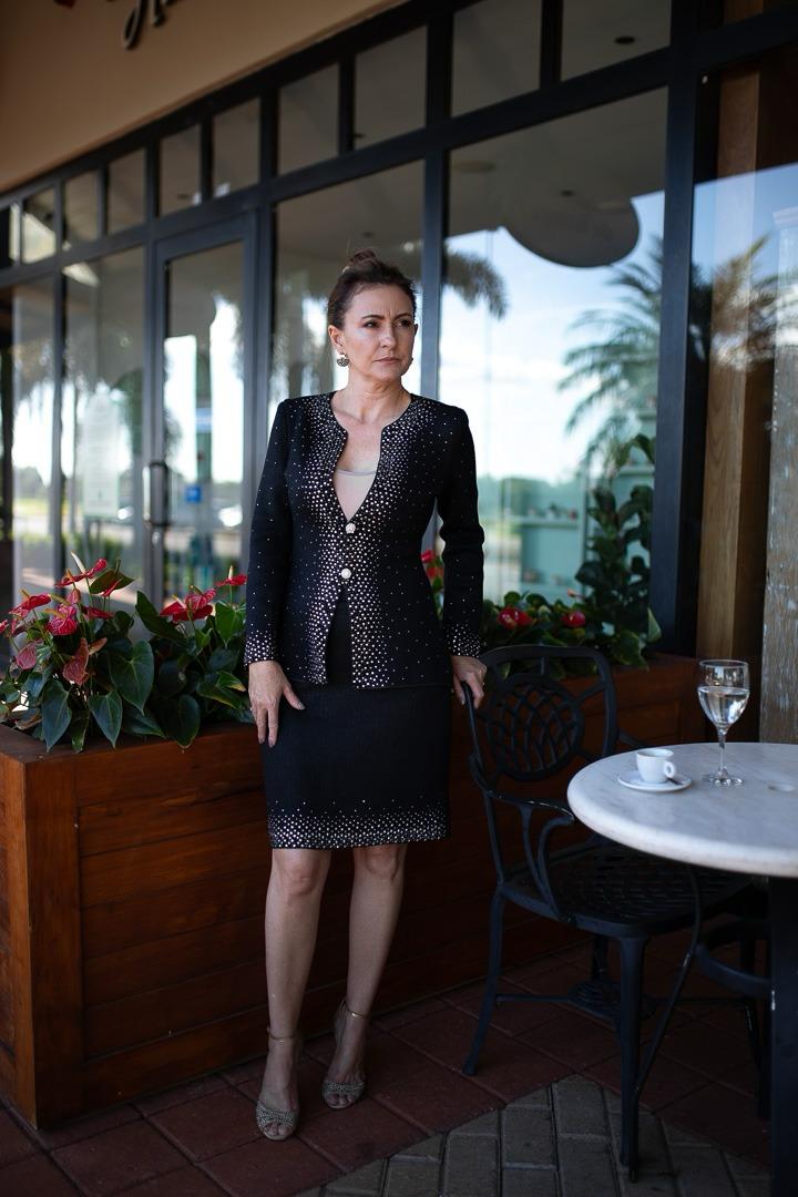 Traje 01 — detalhe de corte e acabamento